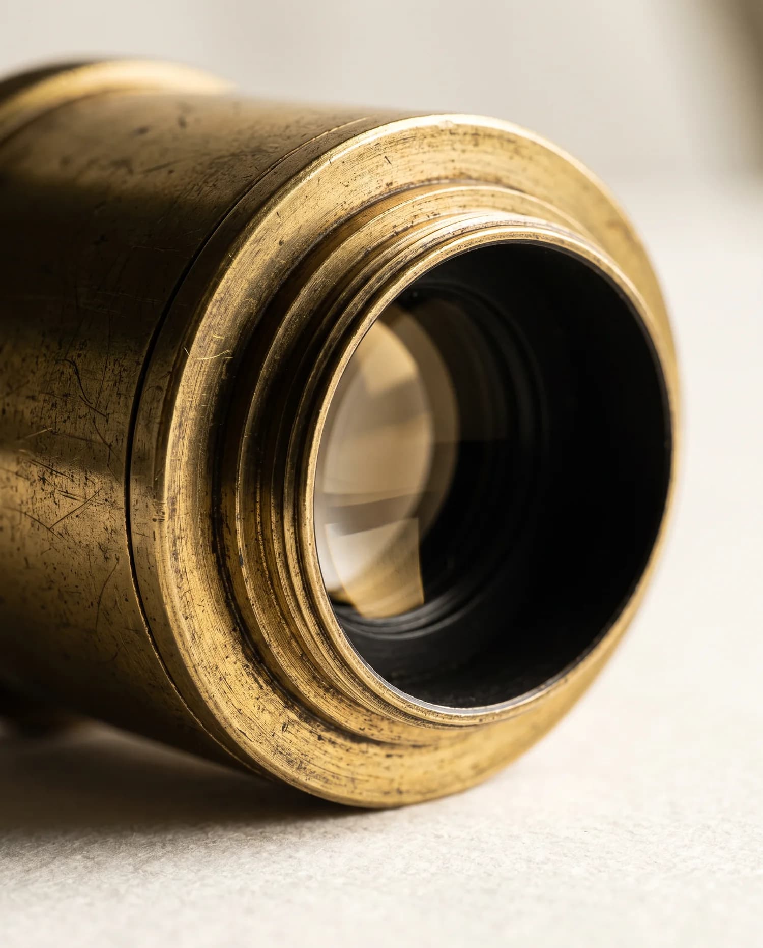 Lens van een messing instrument, van dichtbij